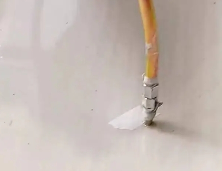 柳江瓷砖空鼓维修公司专业解答在瓷砖铺贴过程中，如果使用的砂料过粗（如全部使用了粗砂），可能会导致以下问题